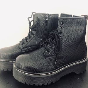 Platform Combat Black Boots
